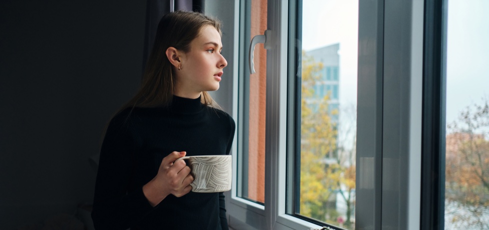 mulher fazendo Exame de Consciência