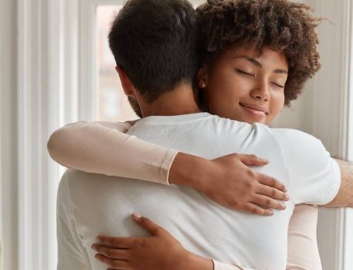Dinâmica do Abraço – Como Funciona e Como Aplicar?