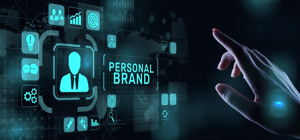 personal branding escrito em uma tela virtual