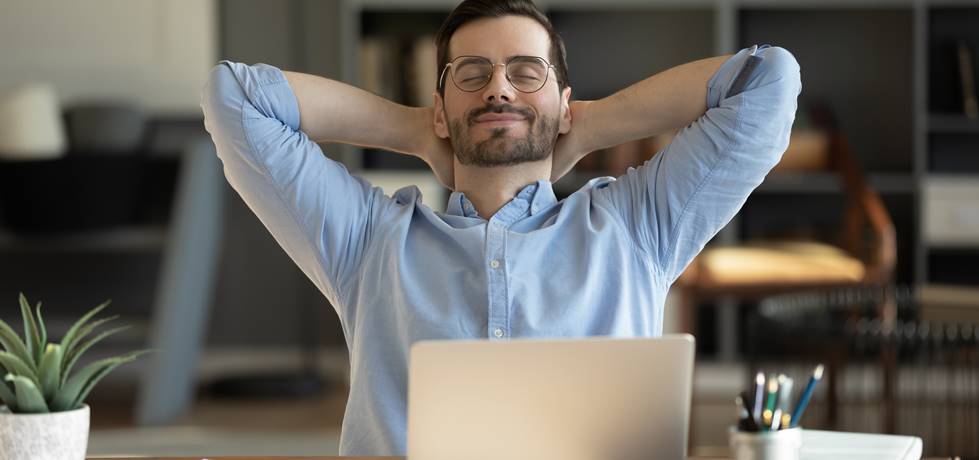 Trabalha, trabalhador. Descanse no seu dia, Mas não se esqueça