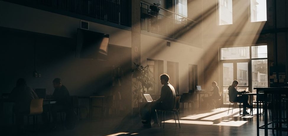 O Caminho da Consciência Plena na Comunicação Digital Contemporânea